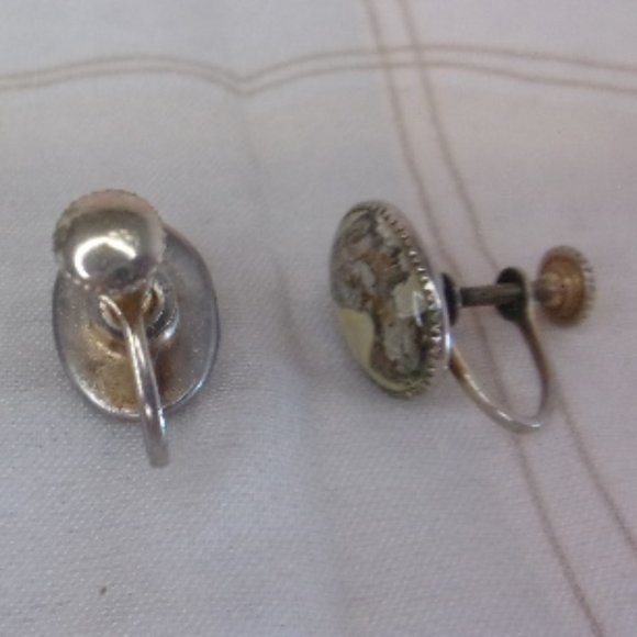 Vintage Reverse Cameo Screw Back Earrings - Picture 7 of 7